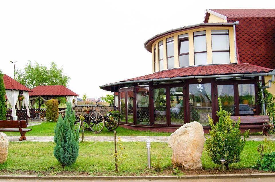 Conacul De Pe Lac Sagu Luaran gambar